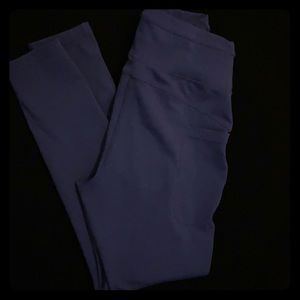 Navy blue leggings with 2 side pockets